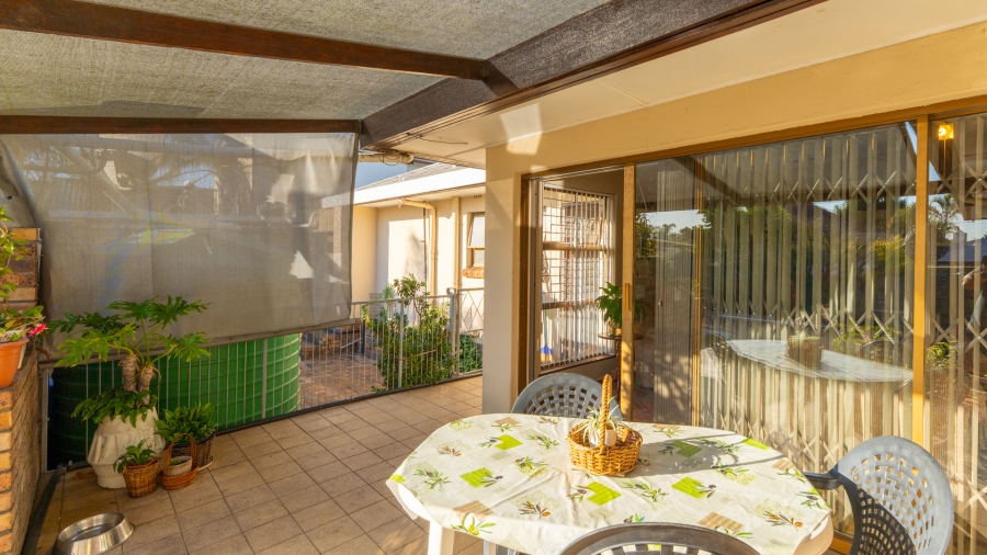 5 Bedroom Property for Sale in Amandelrug Western Cape